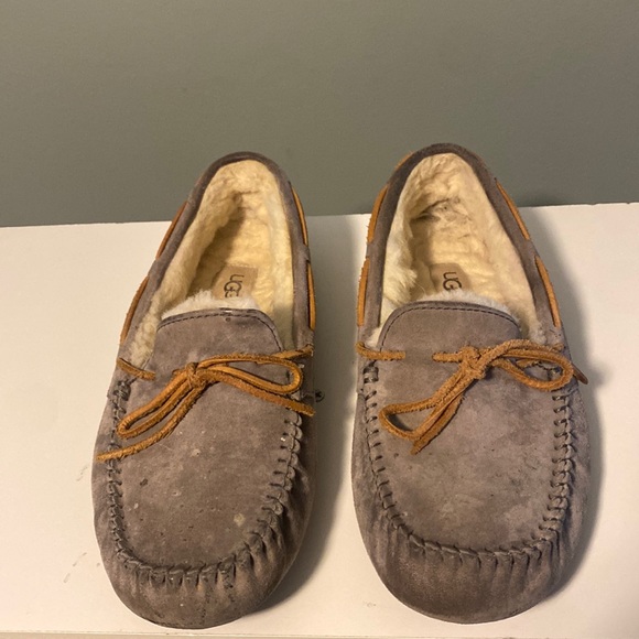 Dakota UGG Slippers - Picture 1 of 3